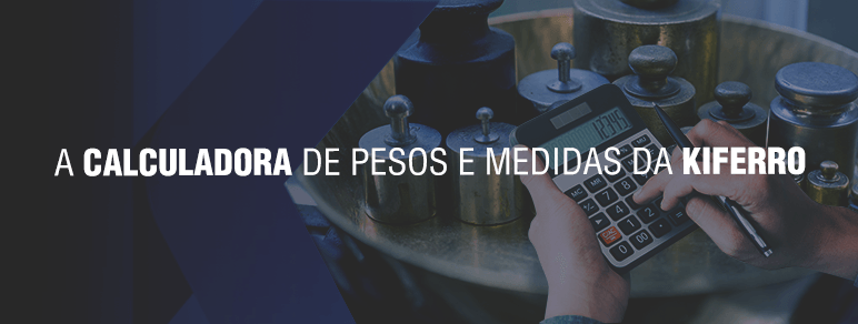 Banner com imagem de uma pessoa usando um calculadores em frente a uma balança com pesos em ferro.