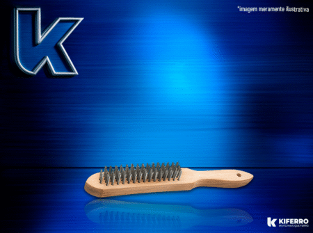 Escova de Aço com Cabo de Madeira