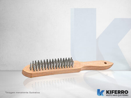 Escova de Aço com Cabo de Madeira
