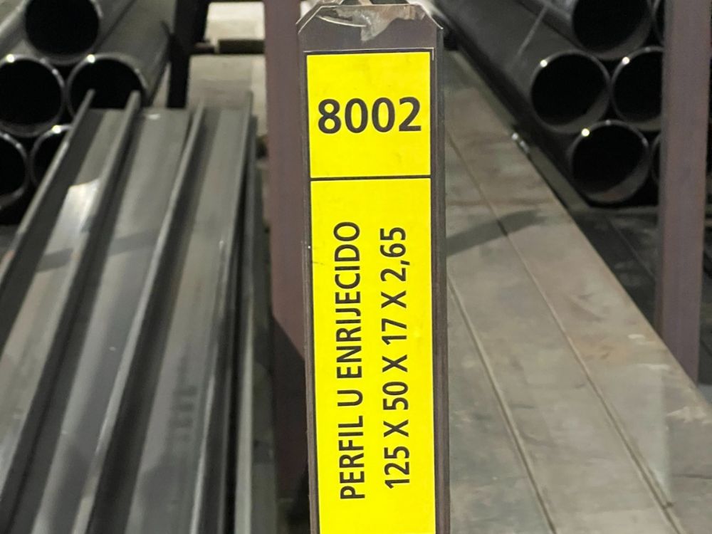 Placa de identificação mostra perfil U enrijecido 125x50x17x2,65 mm