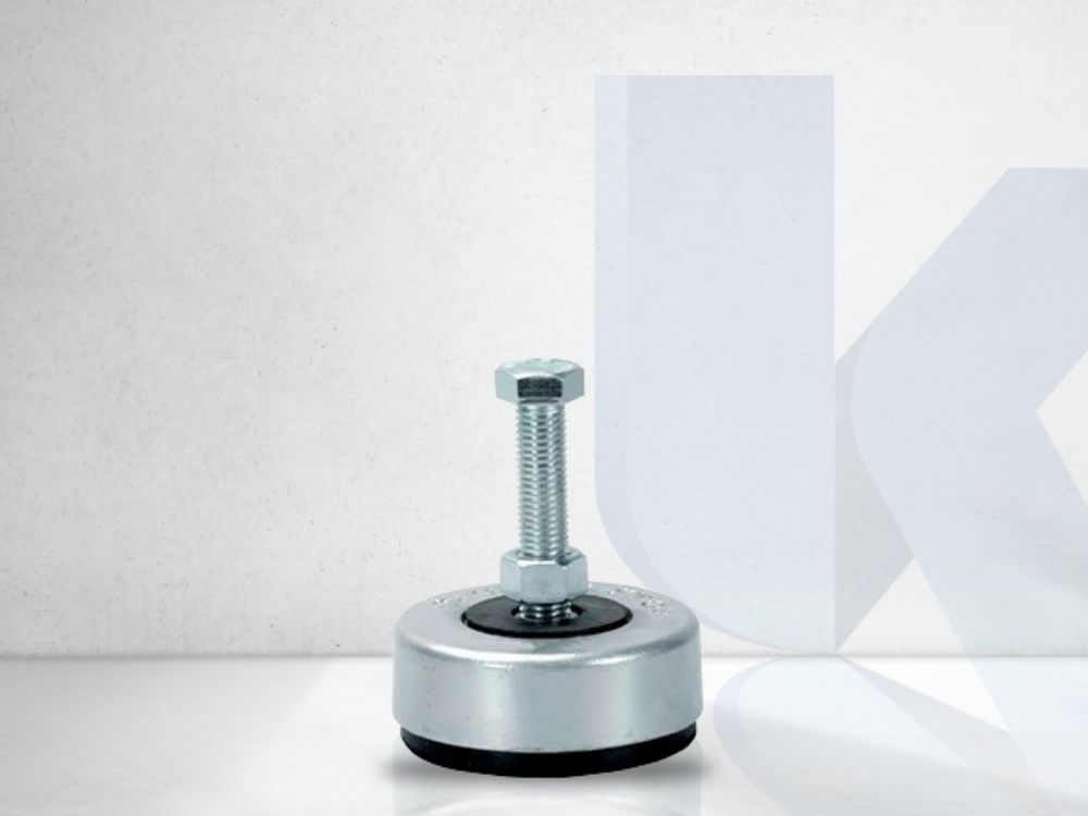 Pé nivelador metálico com rosca ajustável para máquinas e equipamentos, exemplo de uso em contextos que discutem qual é mais resistente aço ou ferro.