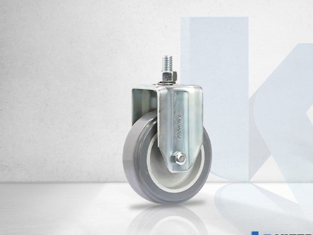 Rodízio metálico com suporte reforçado usado em indústrias, ilustrando aplicações práticas para entender qual é mais resistente aço ou ferro.