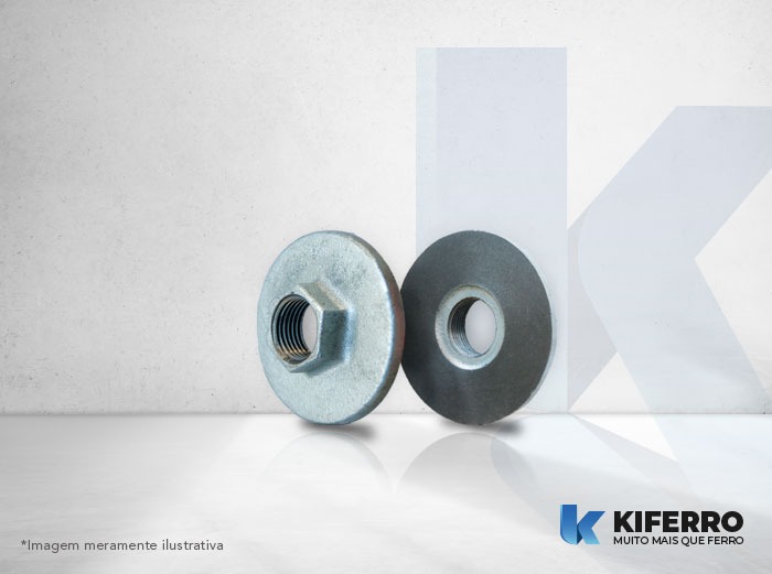 Peças metálicas galvanizadas, incluindo porca e arruela, utilizadas em fixações industriais. Descubra o que é aço galvanizado.
