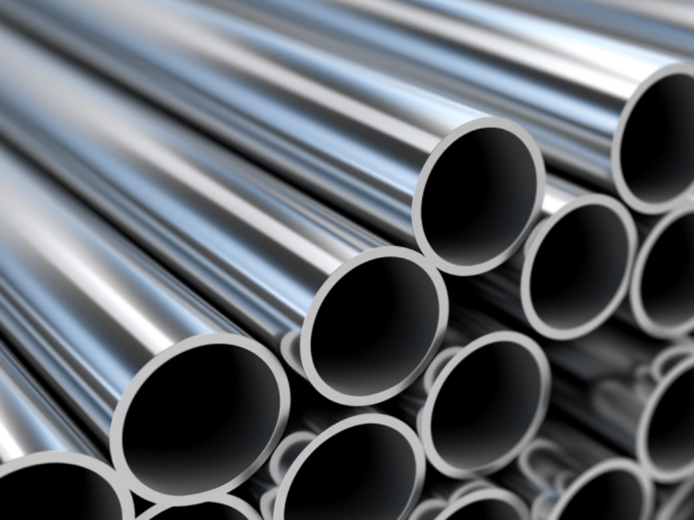 Tubos metálicos de aço com formato cilíndrico e diferentes diâmetros, usados em estruturas e projetos de metalon. Tudo para explicar o que é metalon.