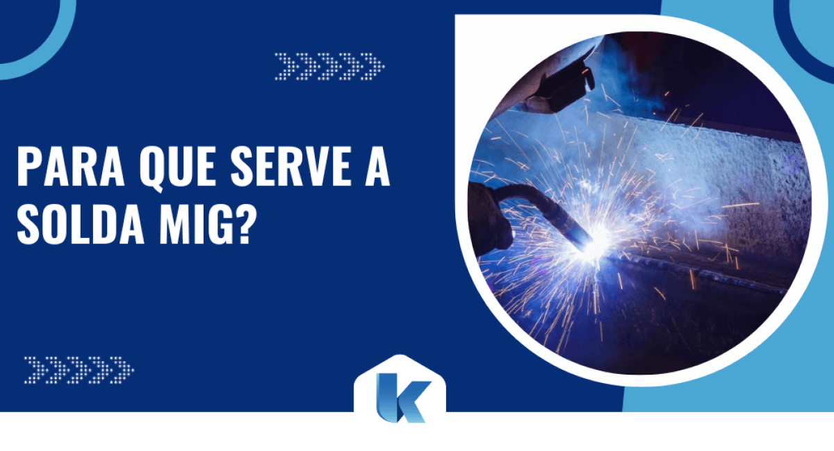 Soldador aplicando solda MIG em peça metálica, com faíscas e arco elétrico iluminando a área de trabalho.