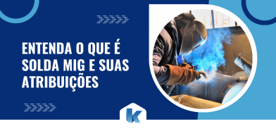 Soldador com máscara e luvas realizando processo de solda MIG com faíscas azuis, ilustrando o que é solda MIG e suas atribuições.
