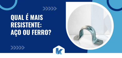 Arte gráfica com a frase qual é mais resistente aço ou ferro em destaque ao lado de uma abraçadeira metálica usada em aplicações industriais.