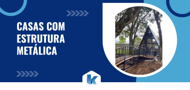 Imagem com fundo azul e texto “Casas com estrutura metálica”, acompanhada de foto circular de residência em formato A com estrutura metálica elevada e passarela em meio à natureza.